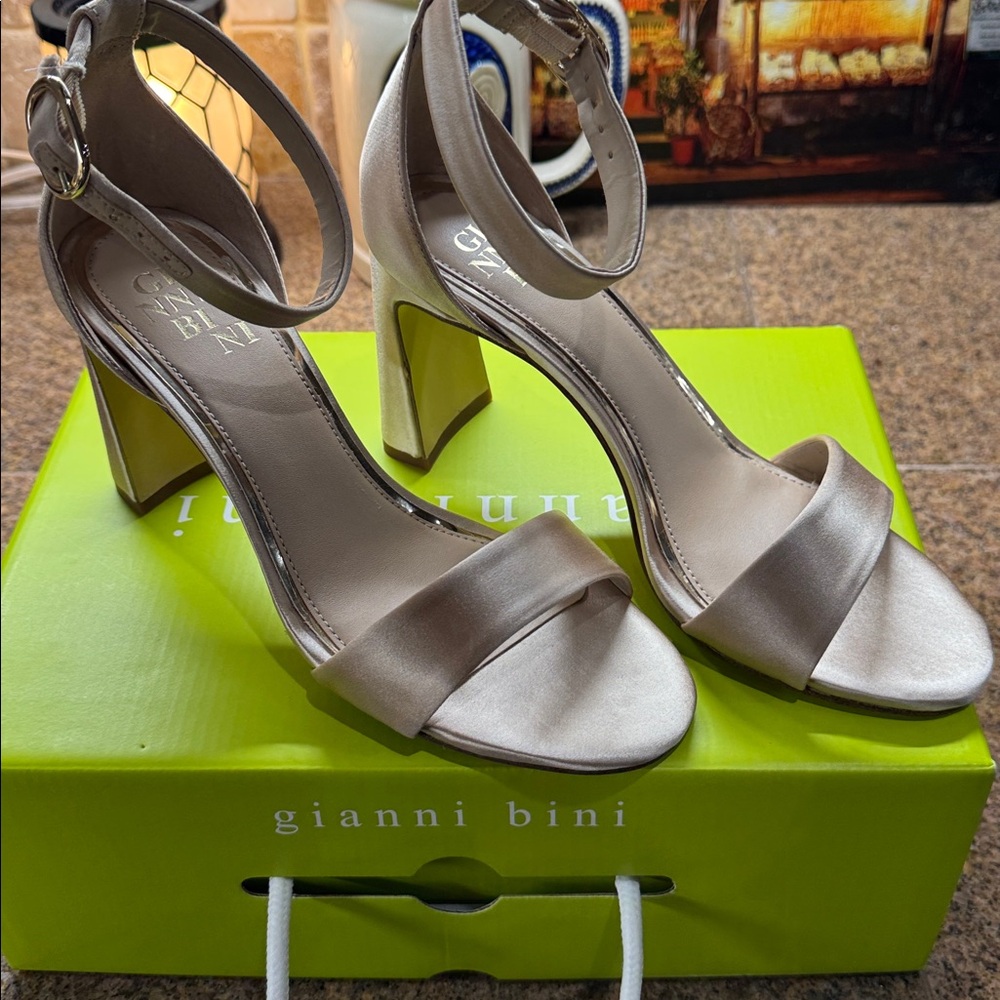 Gianni Bini Elegant Beige Ankle Strap Heels - Picture 3 of 6